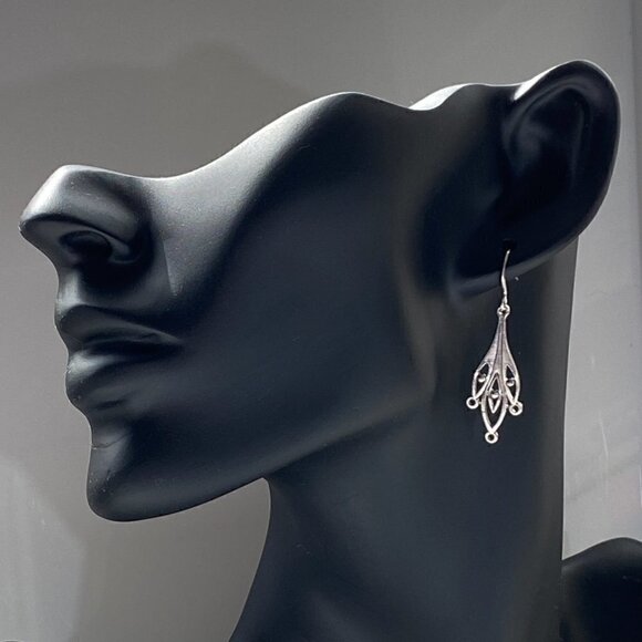 ❤️ Silver Leaf Drop Earrings - Picture 2 of 10